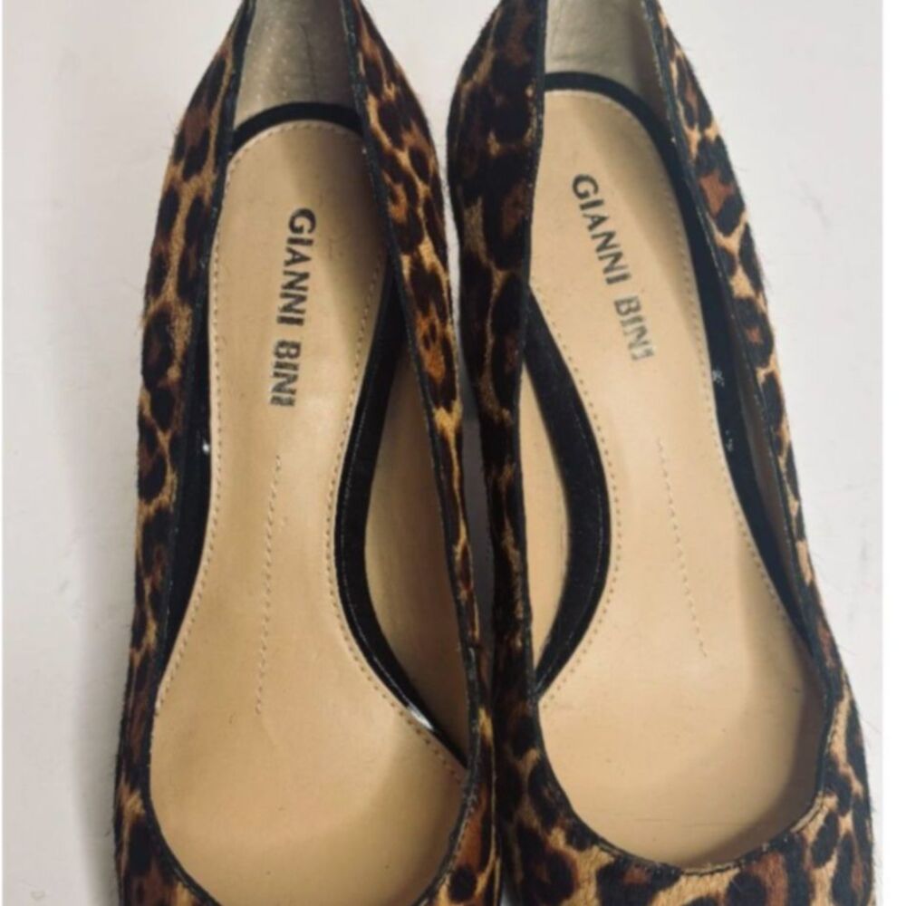 Gianni Bini Leopard Print Calf Hair Pointed Toe Pumps 7M - Picture 8 of 8